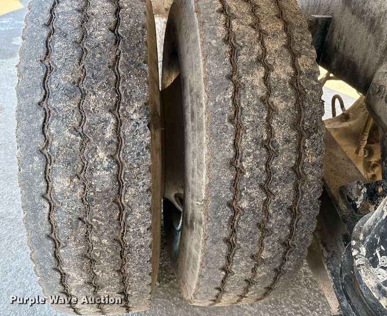 image for item DO2508 2006 Kenworth W900 ready mix truck