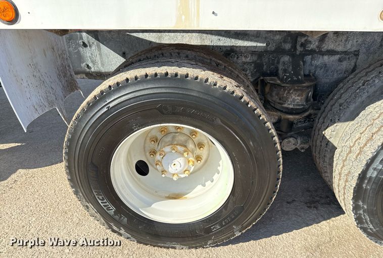 image for item DO2508 2006 Kenworth W900 ready mix truck