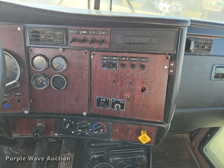 image for item DO2509 2006 Kenworth W900 ready mix truck