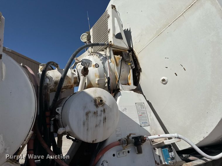 image for item DO2510 2006 Kenworth W900 ready mix truck