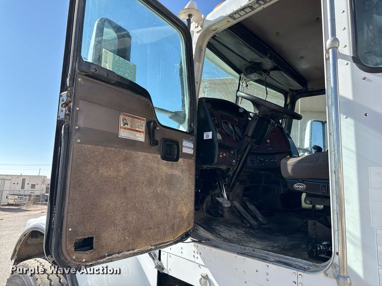 image for item DO2510 2006 Kenworth W900 ready mix truck