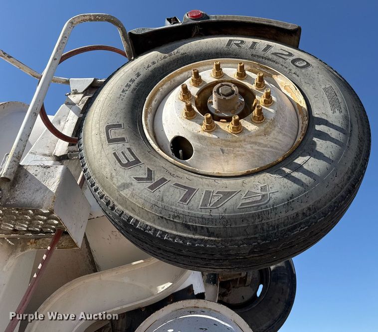 image for item DO2510 2006 Kenworth W900 ready mix truck