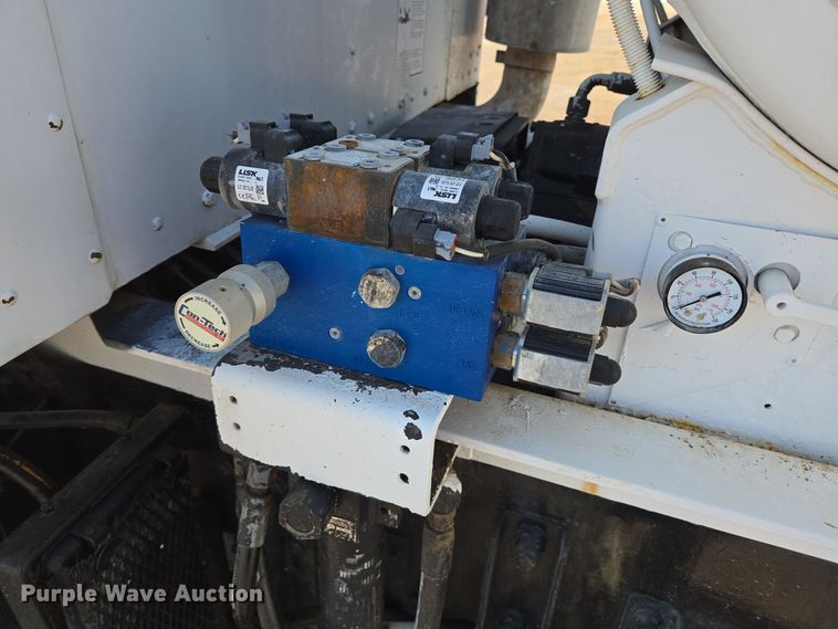 image for item DO2511 2006 Kenworth W900 ready mix truck