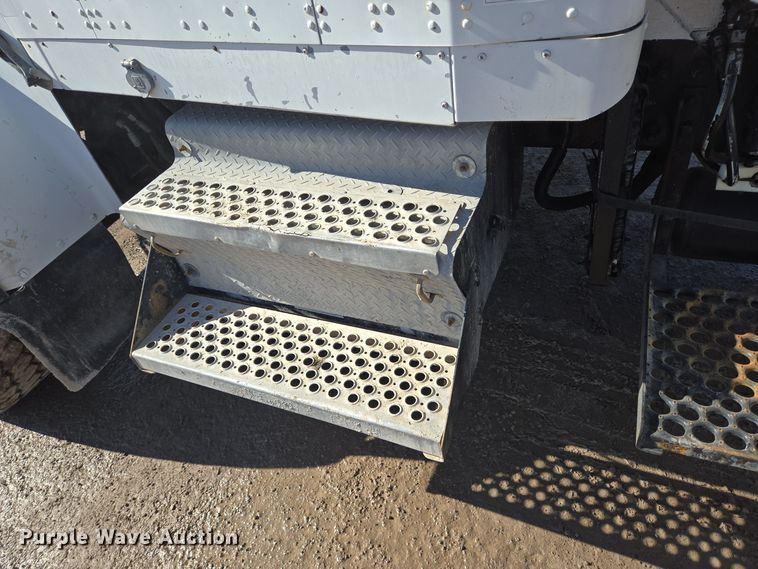 image for item DO2511 2006 Kenworth W900 ready mix truck