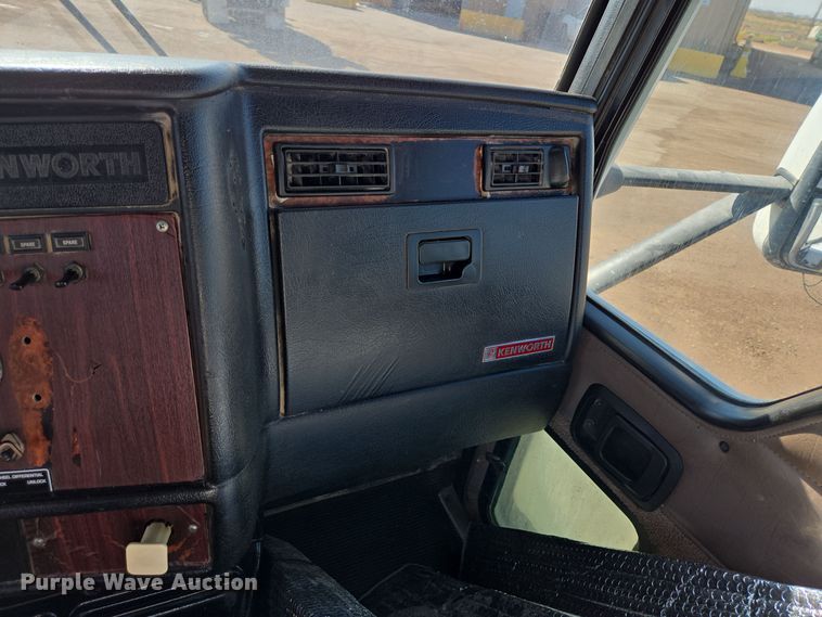 image for item DO2511 2006 Kenworth W900 ready mix truck