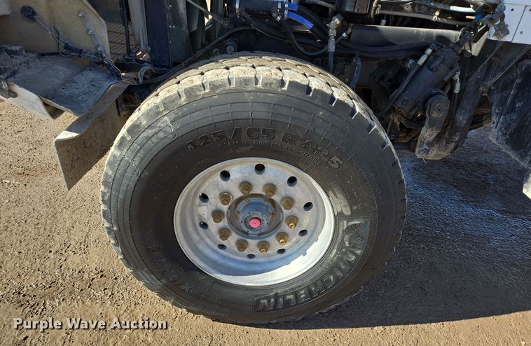 image for item DO2511 2006 Kenworth W900 ready mix truck