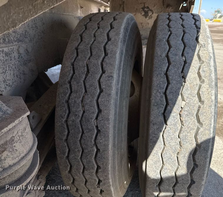 image for item DO2512 2006 Kenworth W900 ready mix truck