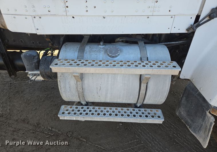 image for item DO2513 2006 Kenworth W900 ready mix truck