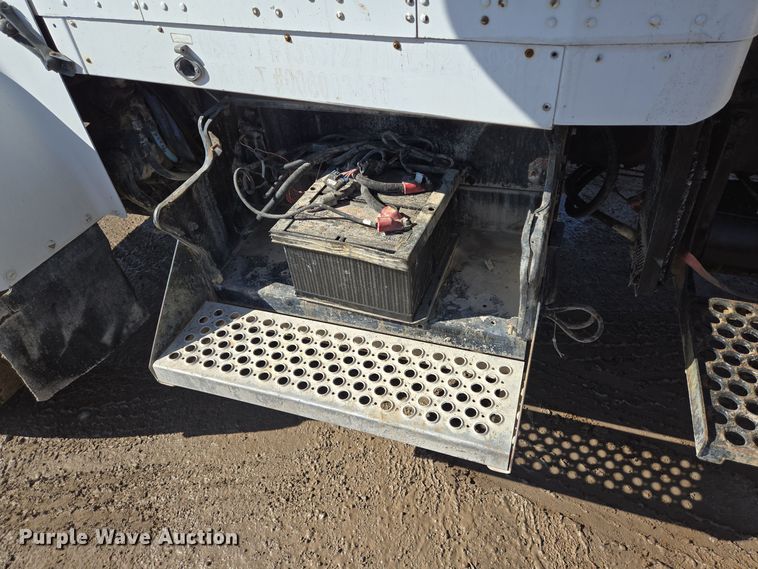 image for item DO2513 2006 Kenworth W900 ready mix truck