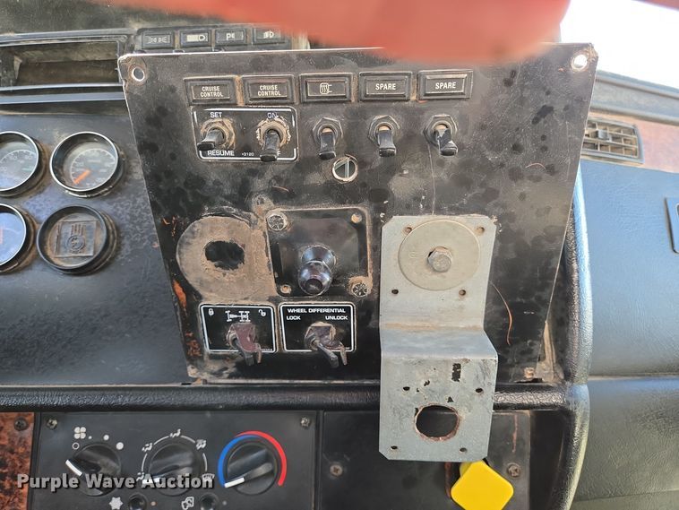 image for item DO2513 2006 Kenworth W900 ready mix truck