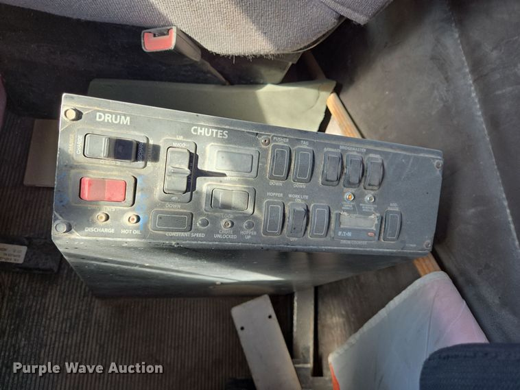 image for item DO2513 2006 Kenworth W900 ready mix truck