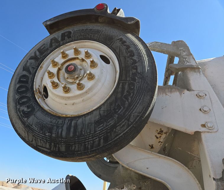 image for item DO2513 2006 Kenworth W900 ready mix truck