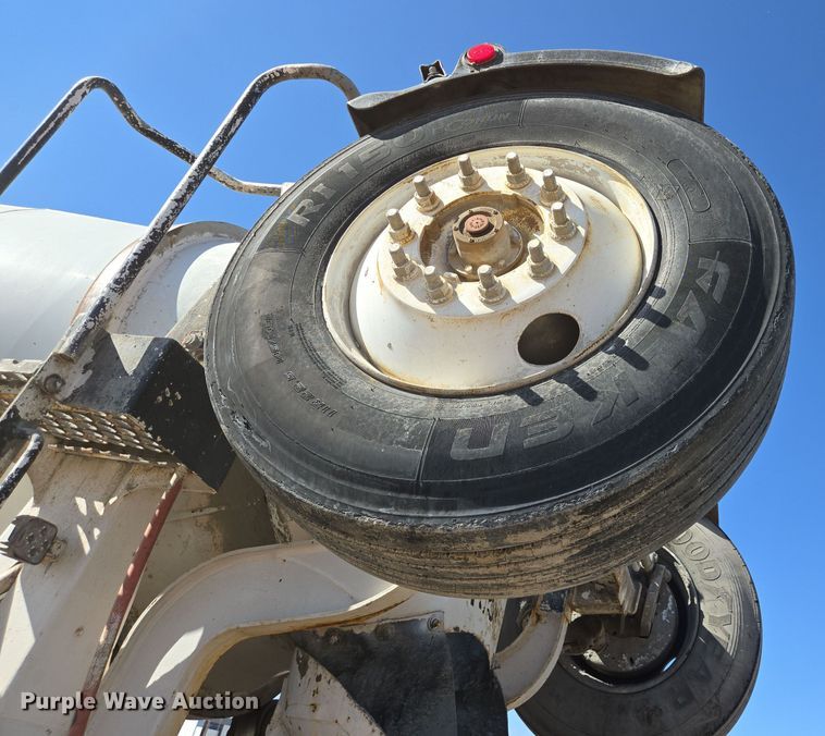 image for item DO2513 2006 Kenworth W900 ready mix truck