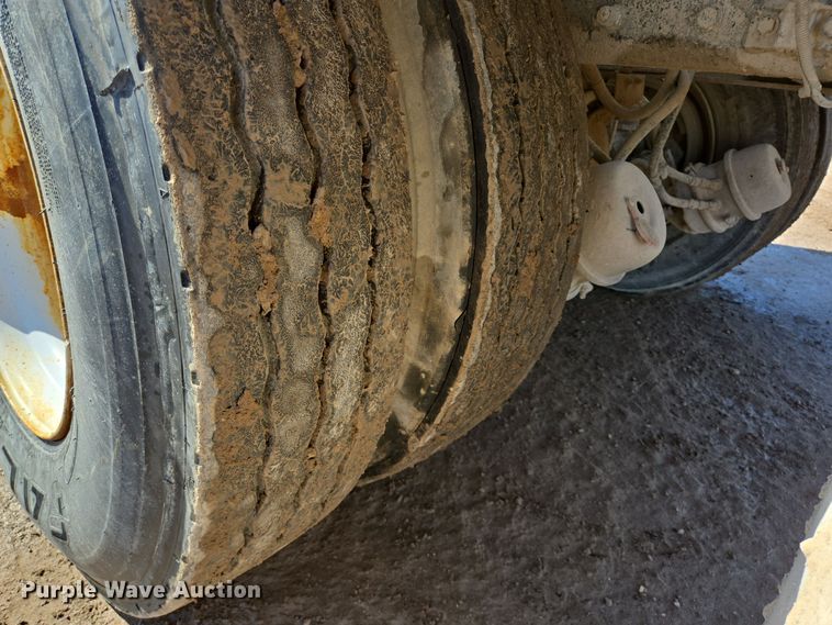 image for item DO2513 2006 Kenworth W900 ready mix truck