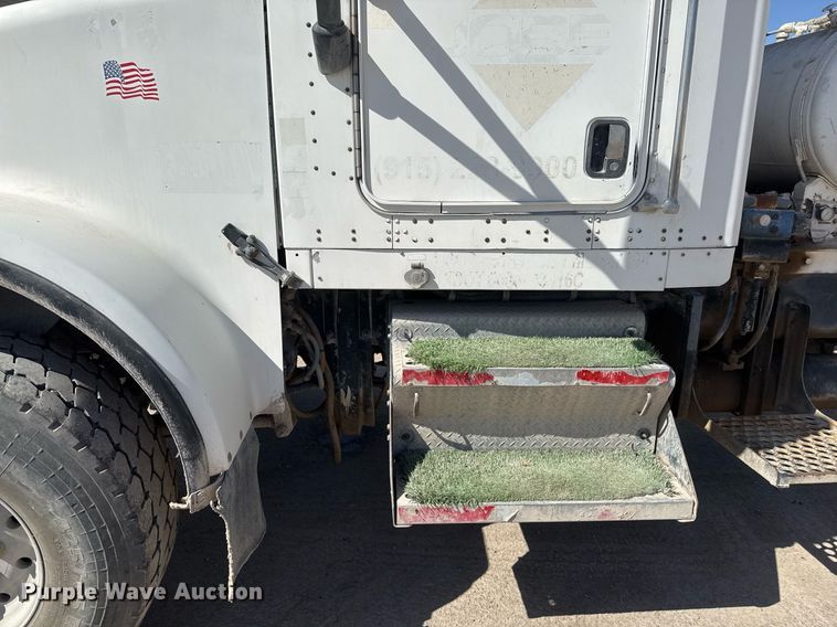 image for item DO2514 2006 Kenworth W900 ready mix truck