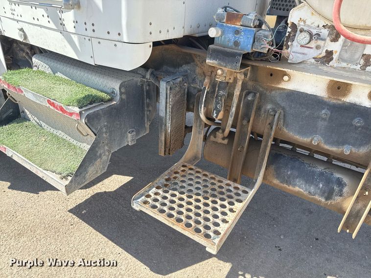 image for item DO2514 2006 Kenworth W900 ready mix truck