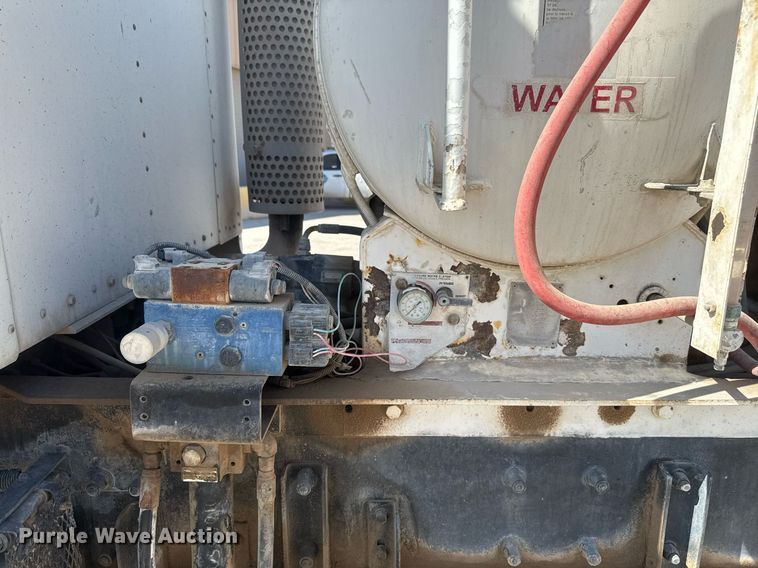 image for item DO2514 2006 Kenworth W900 ready mix truck