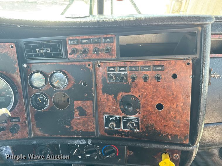 image for item DO2514 2006 Kenworth W900 ready mix truck