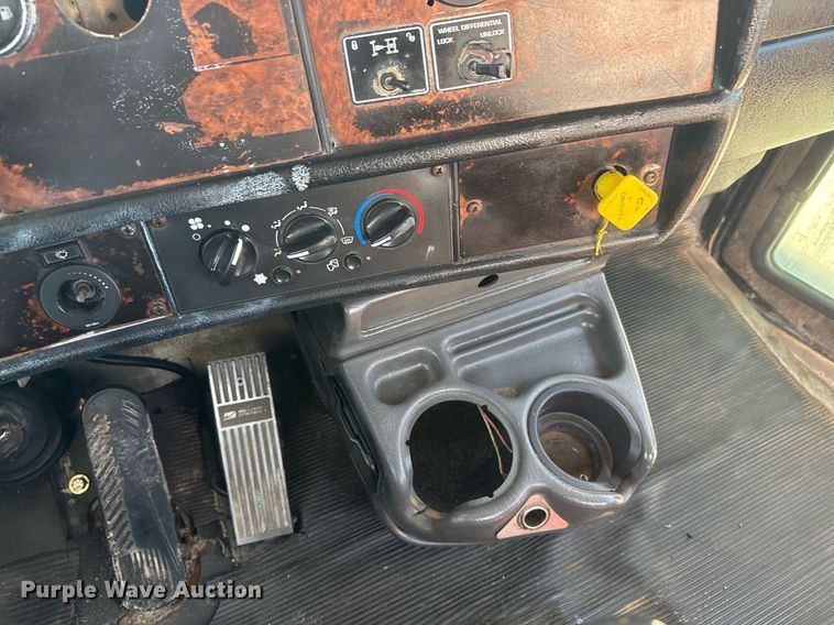 image for item DO2514 2006 Kenworth W900 ready mix truck