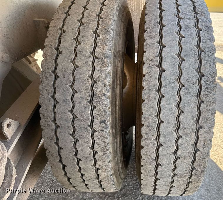 image for item DO2514 2006 Kenworth W900 ready mix truck