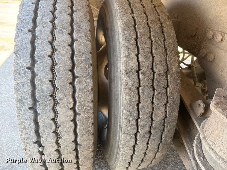 image for item DO2514 2006 Kenworth W900 ready mix truck