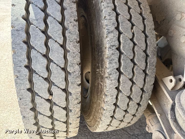 image for item DO2514 2006 Kenworth W900 ready mix truck