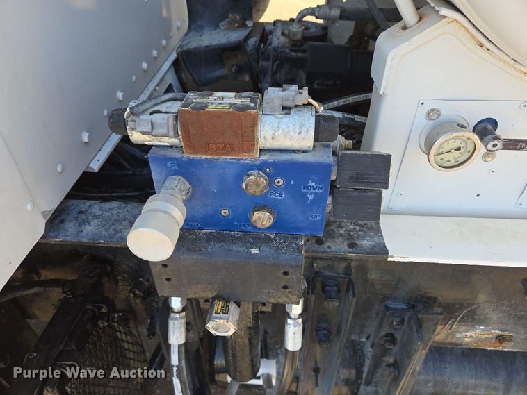 image for item DO2515 2006 Kenworth W900 ready mix truck