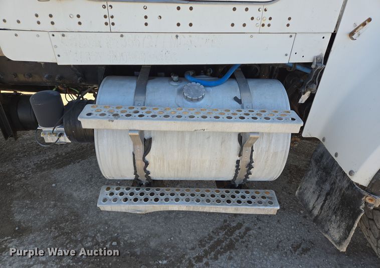 image for item DO2516 2006 Kenworth W900 ready mix truck