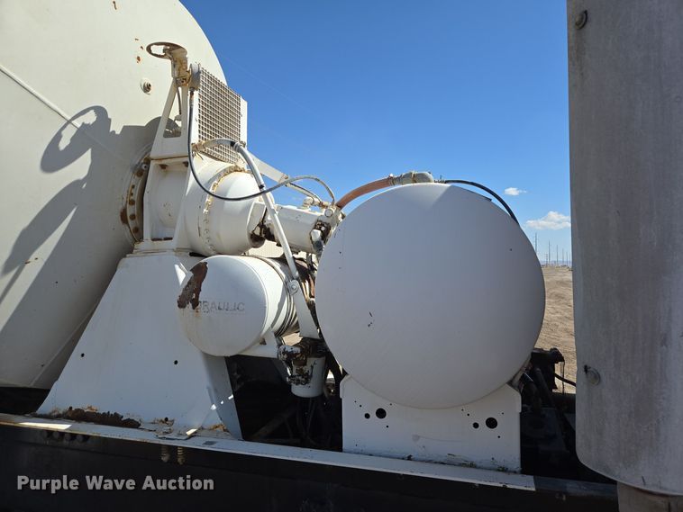 image for item DO2516 2006 Kenworth W900 ready mix truck