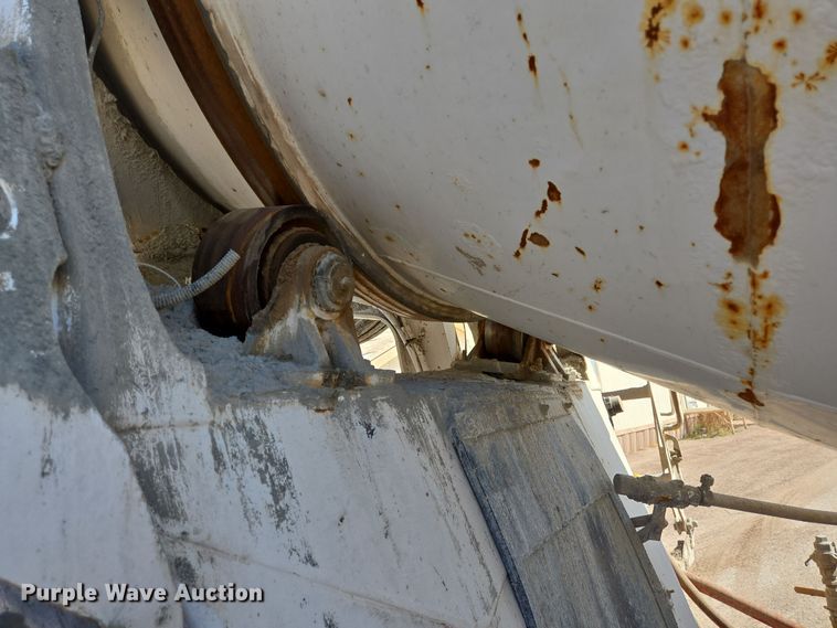 image for item DO2516 2006 Kenworth W900 ready mix truck