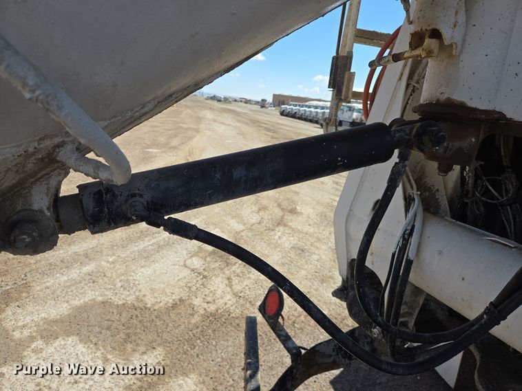 image for item DO2516 2006 Kenworth W900 ready mix truck