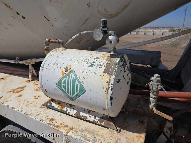 image for item DO2516 2006 Kenworth W900 ready mix truck