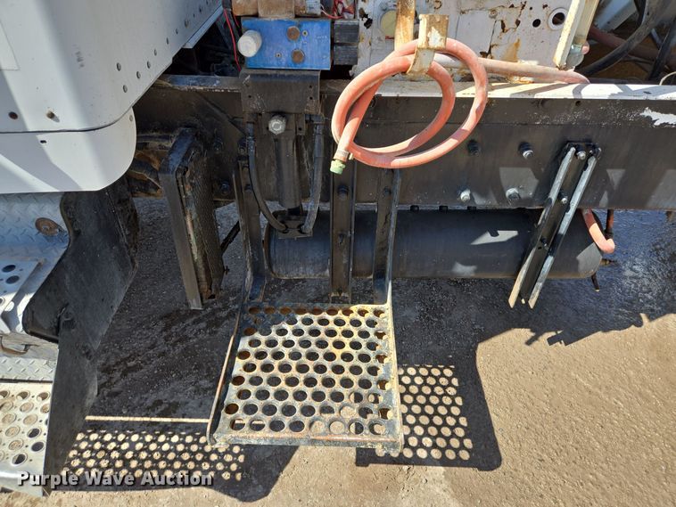 image for item DO2516 2006 Kenworth W900 ready mix truck