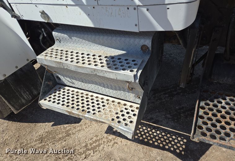 image for item DO2516 2006 Kenworth W900 ready mix truck