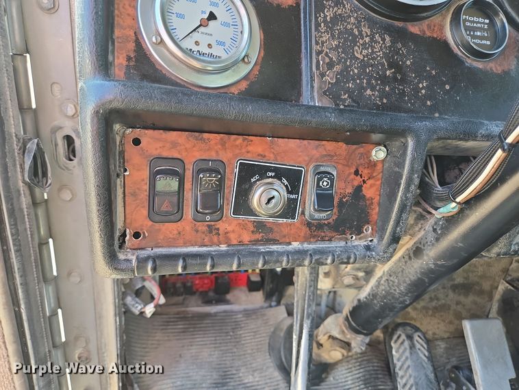 image for item DO2516 2006 Kenworth W900 ready mix truck