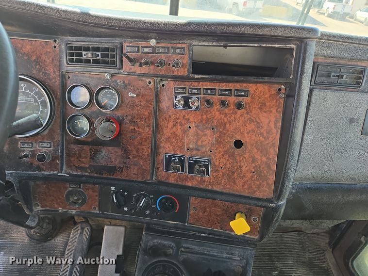 image for item DO2516 2006 Kenworth W900 ready mix truck