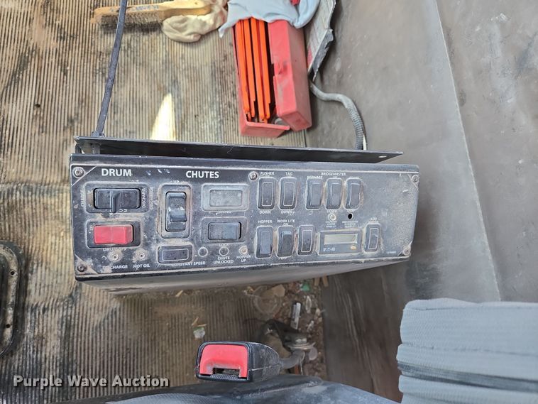 image for item DO2516 2006 Kenworth W900 ready mix truck