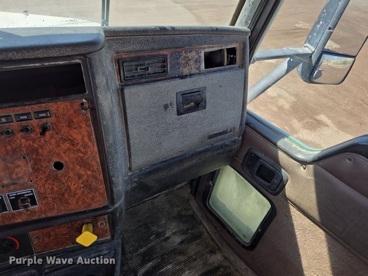 image for item DO2516 2006 Kenworth W900 ready mix truck