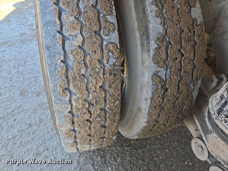 image for item DO2516 2006 Kenworth W900 ready mix truck