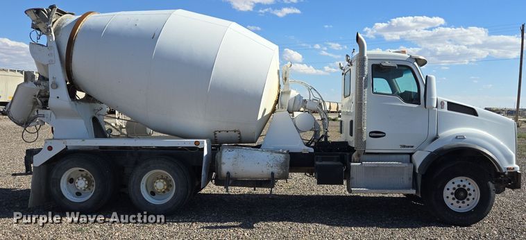 image for item DO2517 2016 Kenworth T880 ready mix truck