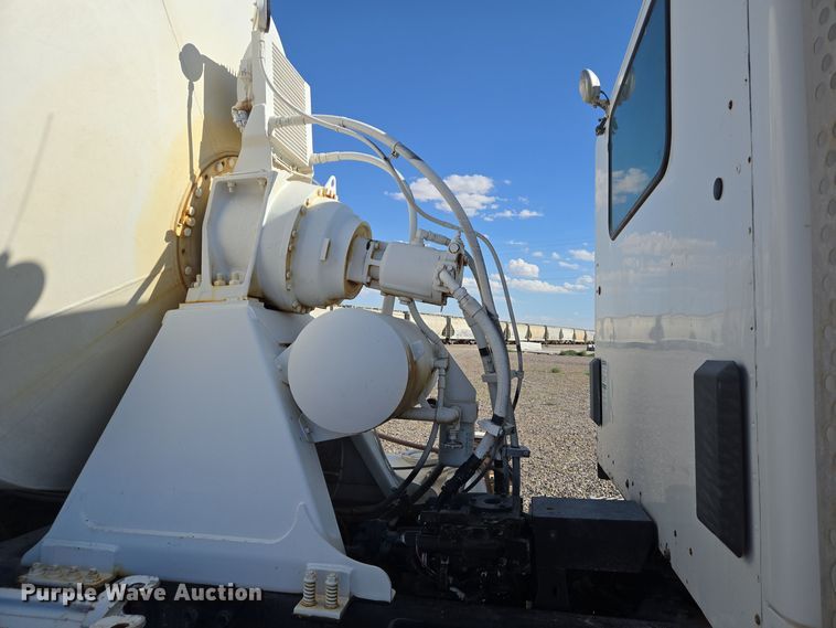 image for item DO2517 2016 Kenworth T880 ready mix truck
