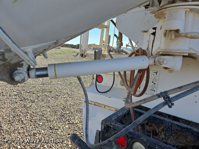 image for item DO2517 2016 Kenworth T880 ready mix truck