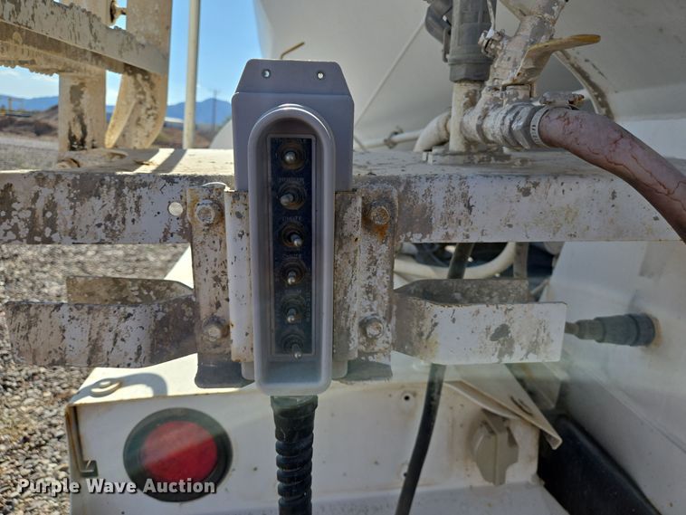 image for item DO2517 2016 Kenworth T880 ready mix truck