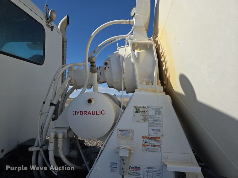 image for item DO2517 2016 Kenworth T880 ready mix truck