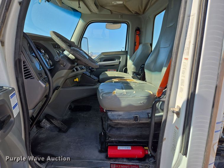 image for item DO2517 2016 Kenworth T880 ready mix truck