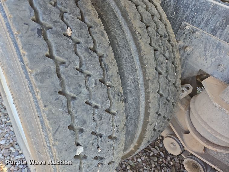 image for item DO2517 2016 Kenworth T880 ready mix truck