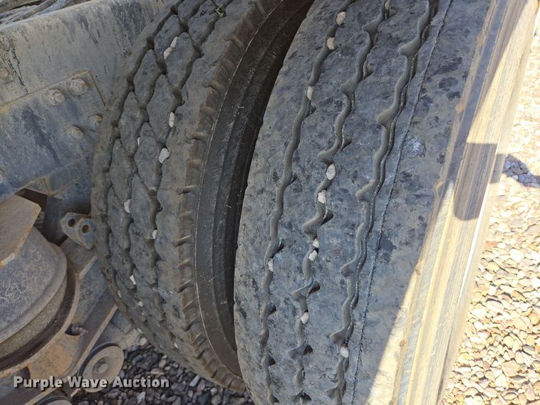 image for item DO2517 2016 Kenworth T880 ready mix truck