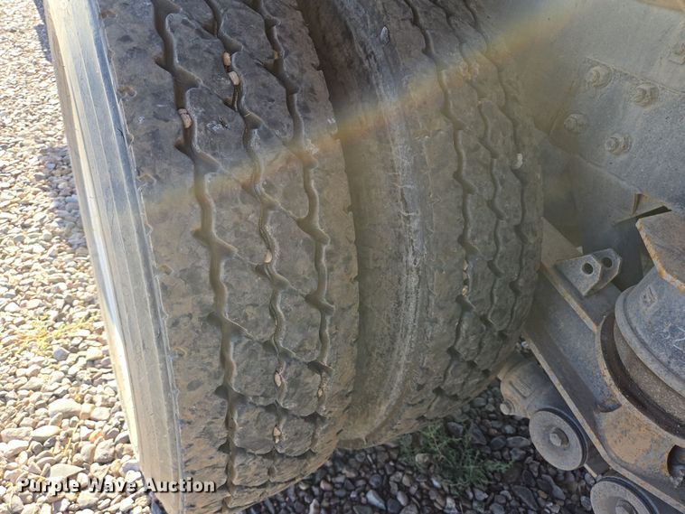 image for item DO2517 2016 Kenworth T880 ready mix truck