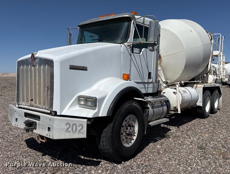 image for item DO2518 2015 Kenworth T800 ready mix truck