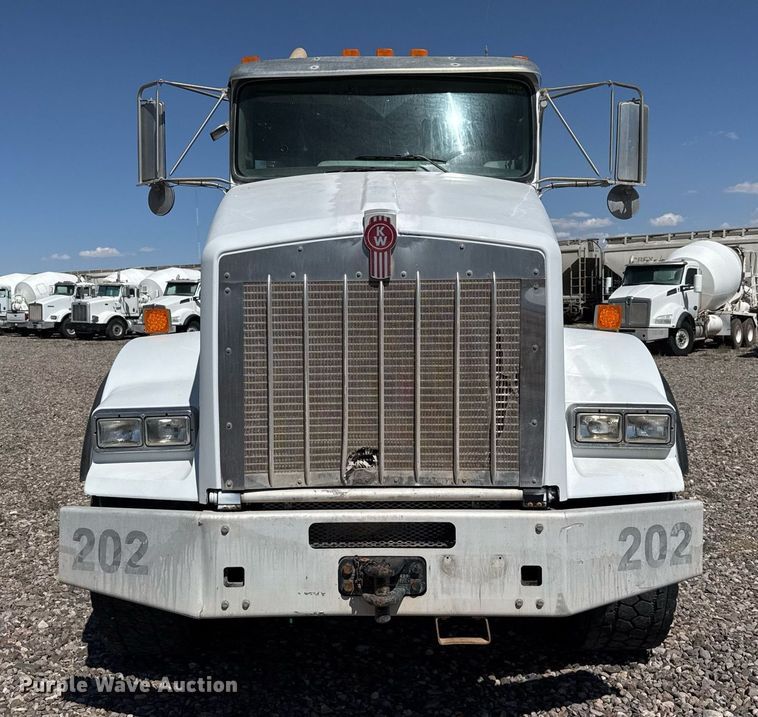 image for item DO2518 2015 Kenworth T800 ready mix truck